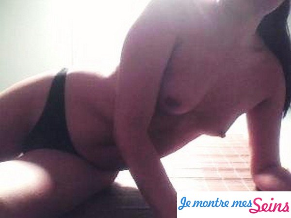 Photo des seins de Athénaïs