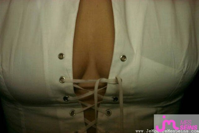 Photo des seins de Emmanuelle