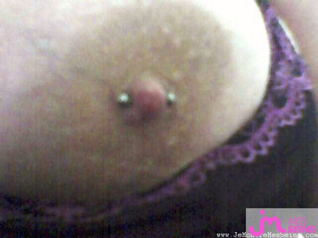 Photo des seins de Interracial