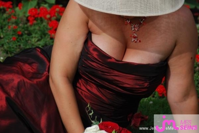Photo des seins de Azazel