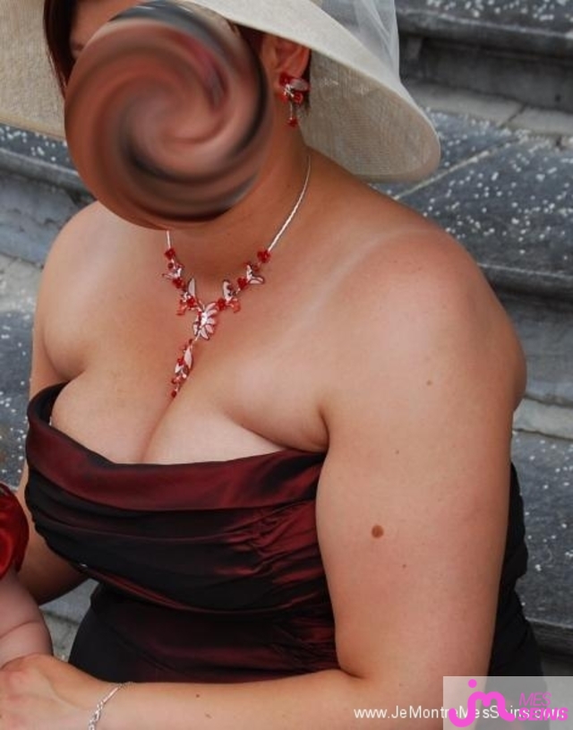 Photo des seins de Azazel