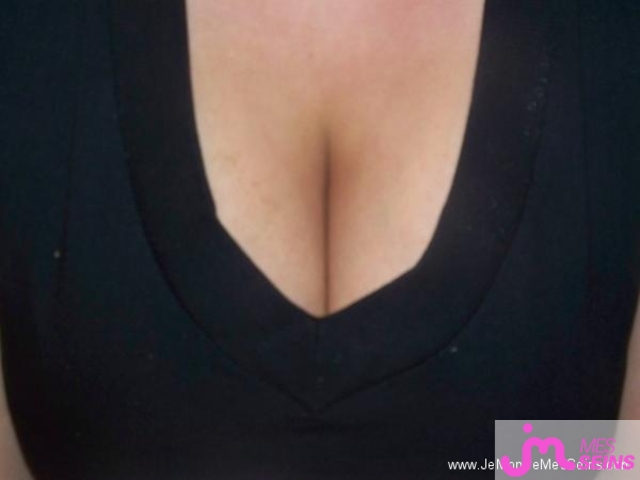 Photo des seins de Azazel