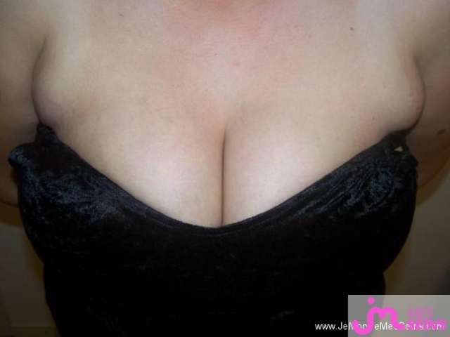 Photo des seins de Azazel