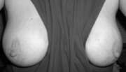 Photos des seins de Just4youandme, Un rien m'habille...