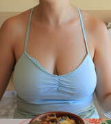 Photos des seins de Sandra1, Habillée 