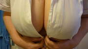 Photos des seins de Bettybououh, Dans mon corsage, il y a...