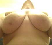 Photos des seins de Abecca, téton d'avril