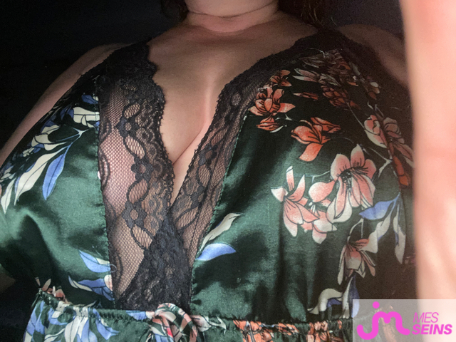 Les très gros seins de Australian girl