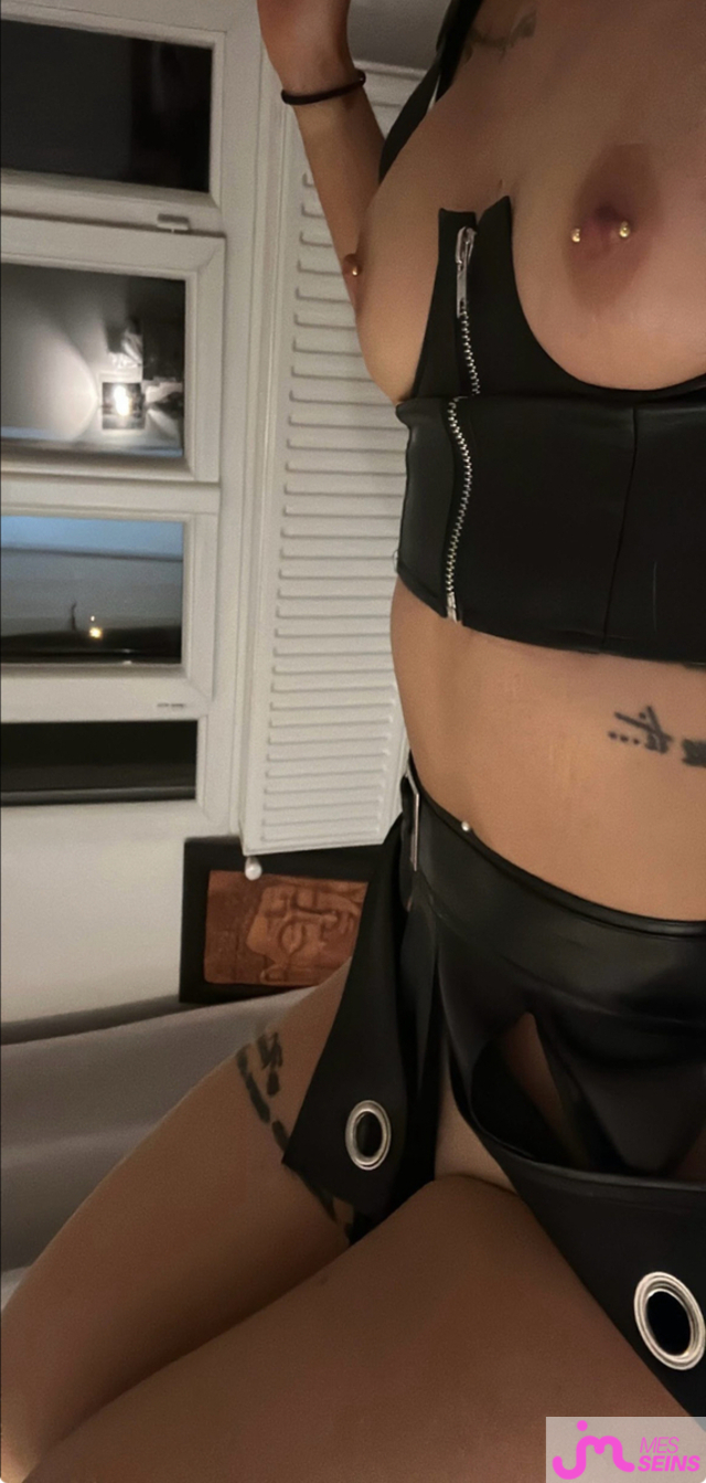 Les seins moyens de Vraiesalope22