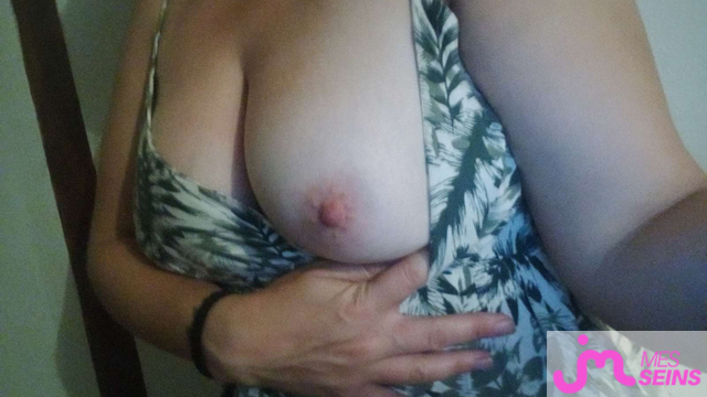 Les gros seins de Désir sensuelle