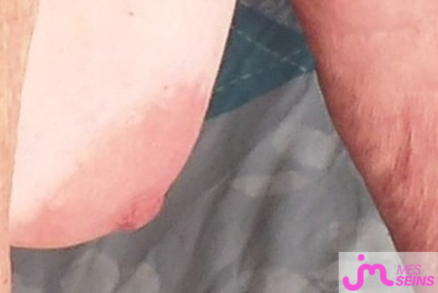Les seins moyens de Dora53
