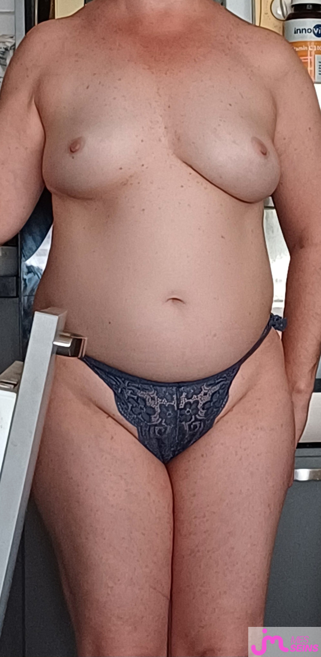 Les seins moyens de Ankhor