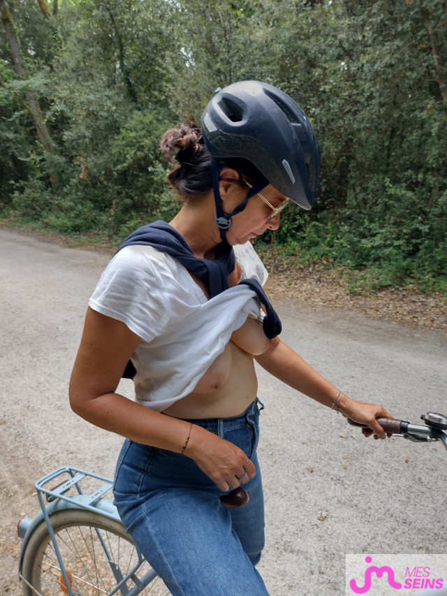Les seins moyens de Emma2
