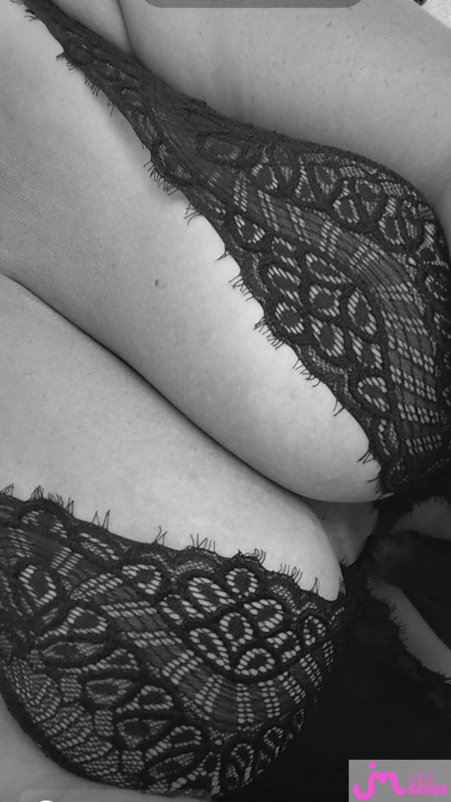 Les seins énormes de Diablesse1001