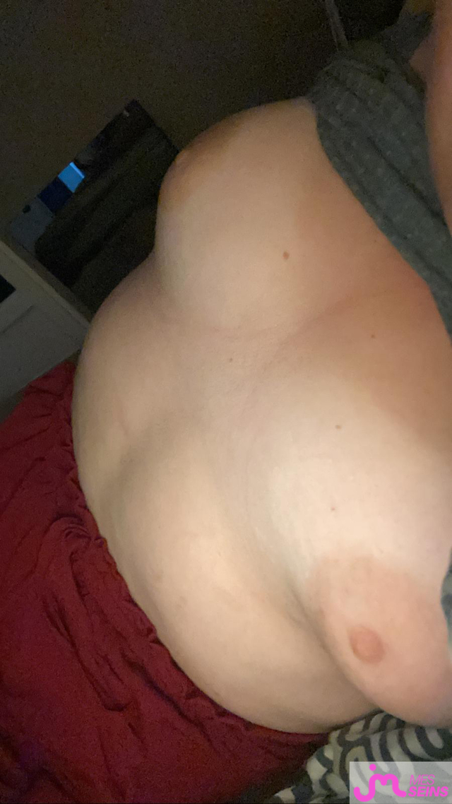 Les seins moyens de Buakbi86