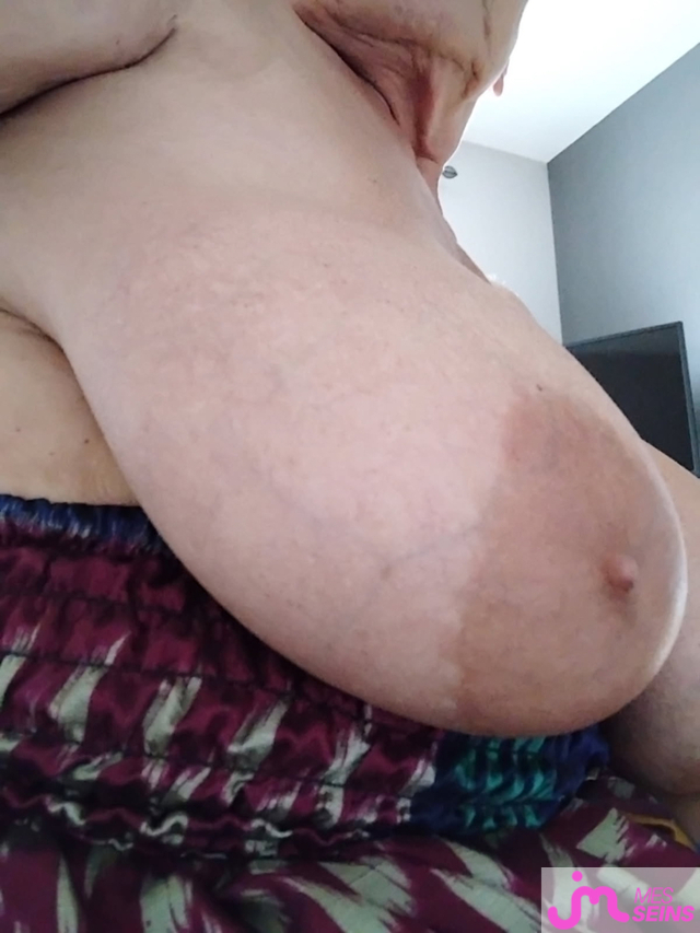 Les seins énormes de Greg17200