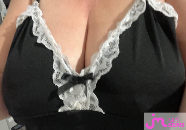 Les seins énormes de nama
