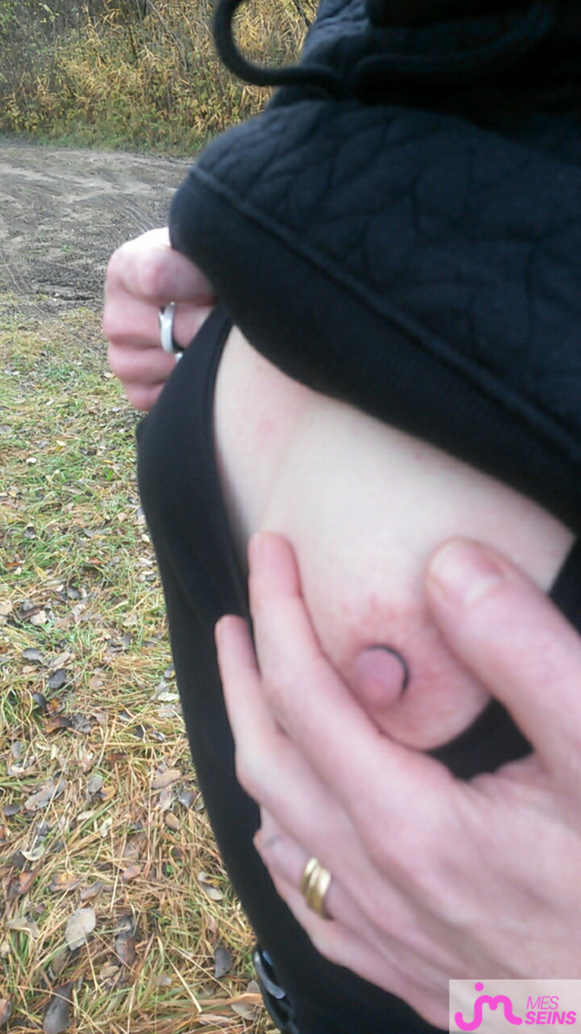 Les seins moyens de nike74