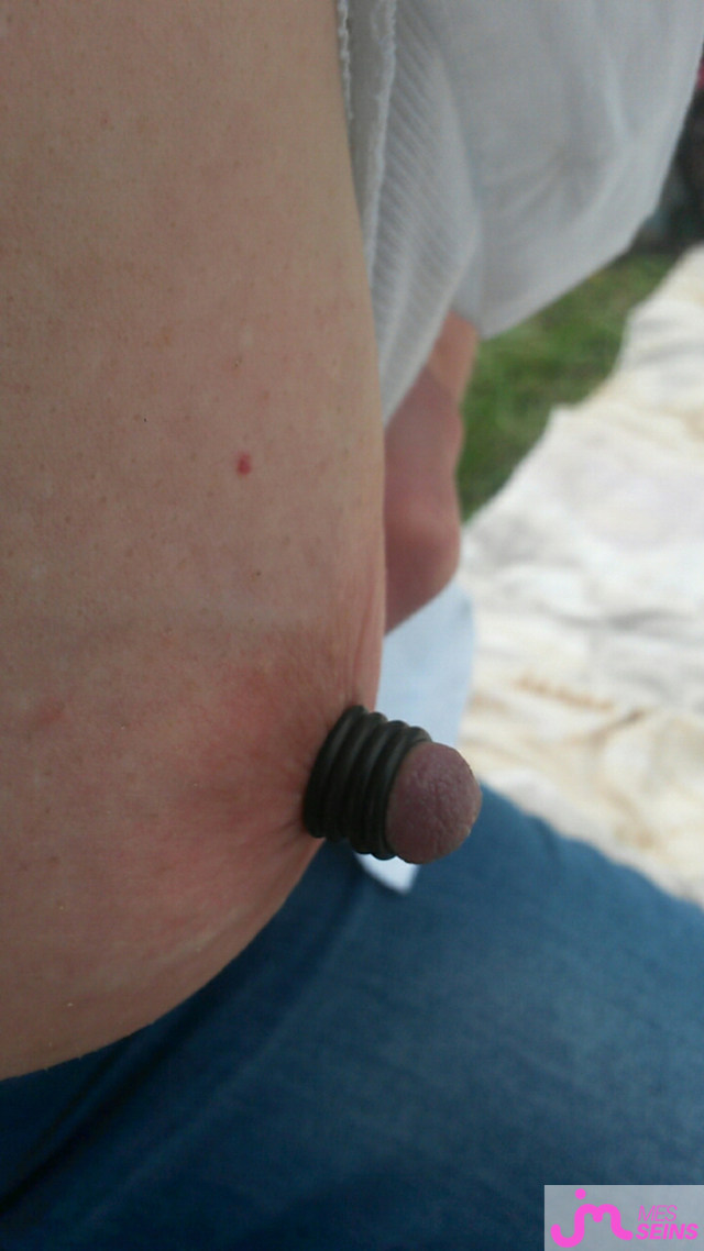 Les seins moyens de nike74
