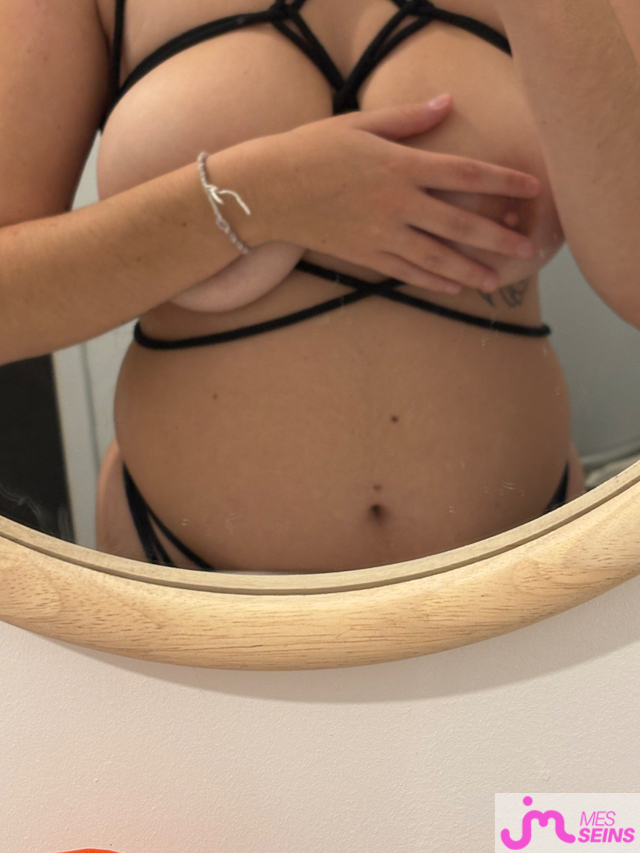 Les très gros seins de anonyboobs12