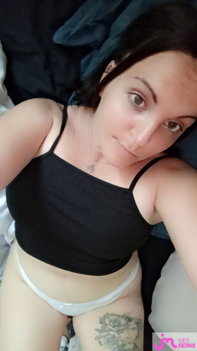 Les gros seins de Désir sensuelle