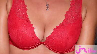 Photos de seins : News