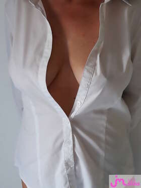 Photos de seins : Fin de la série chemisier blanc