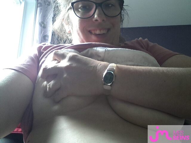 Les tr&egrave;s gros seins de amelieseins