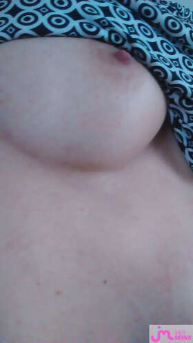 Photos de seins : Mes petits seins; qu'en pensez vous ?