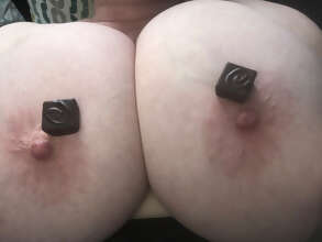 Photos de seins : La femme chocolat aux gros nichons 