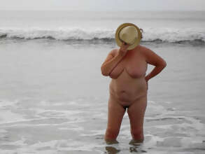 Photos de seins : Chapeau nue