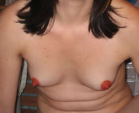 Photos de seins : Mes ptis seins tous rouge lol