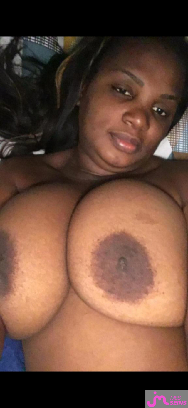 Les très gros seins de Black girl 