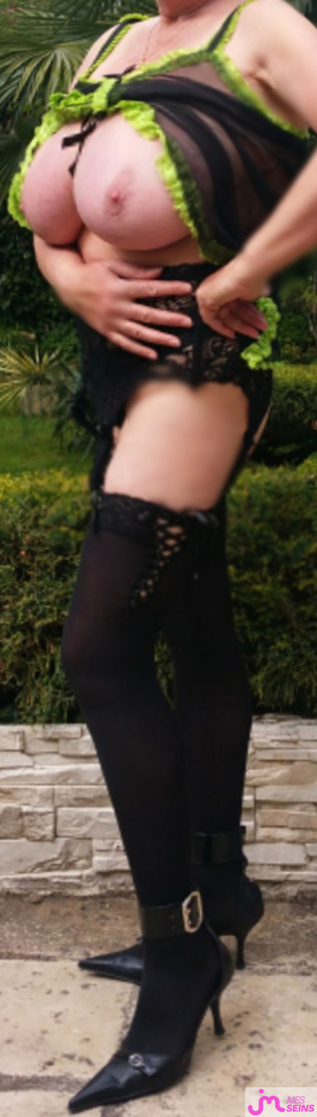 Les très gros seins de Nathalie100d