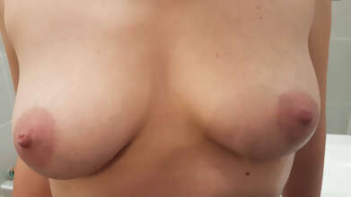 Photos de seins : lally