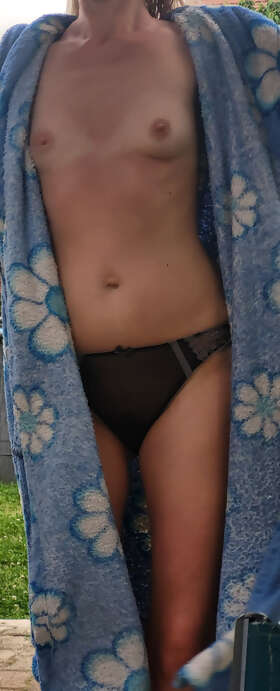 Photos de seins : Tout petit ...