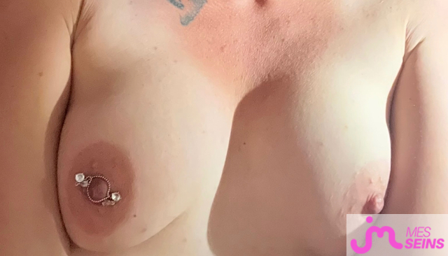 Les seins moyens de Couplecoquin21130