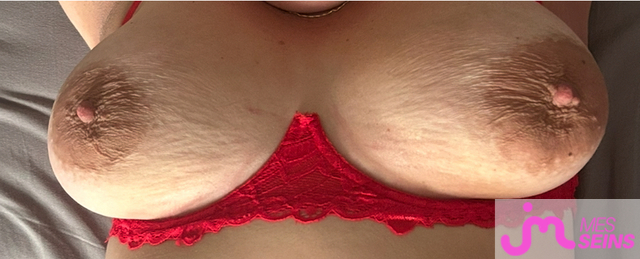 Les très gros seins de Elleetmoiducentre