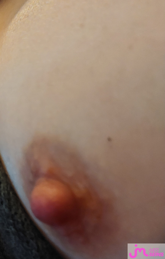 Les petits seins de zobi