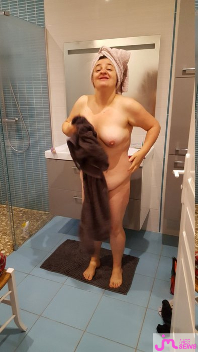 Les gros seins de Mona 29
