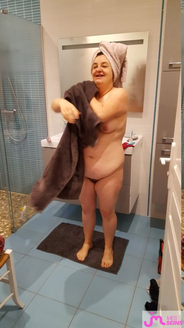 Les gros seins de Mona 29