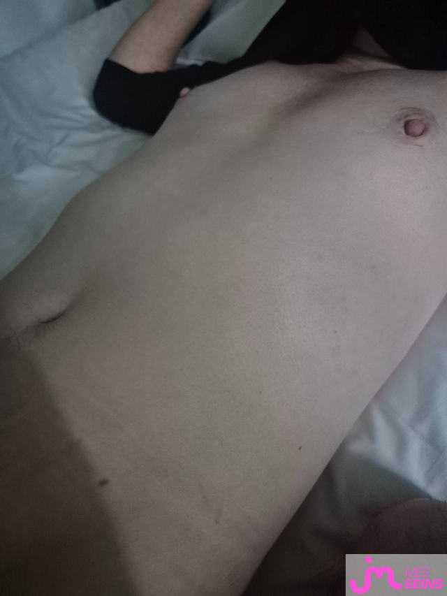 Les petits seins de Jul2501