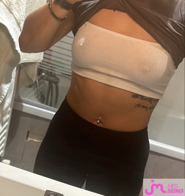 Les seins moyens de Vraiesalope22