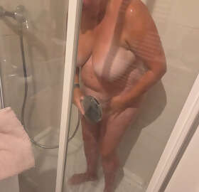 Photos de seins : Ma femme a la douche 