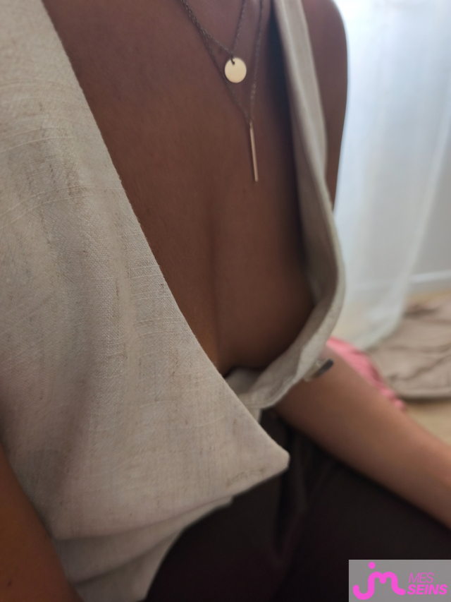 Les seins moyens de Laila