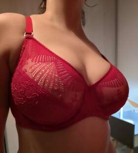 Photos de seins : 1er album : les gros seins de ma femme 