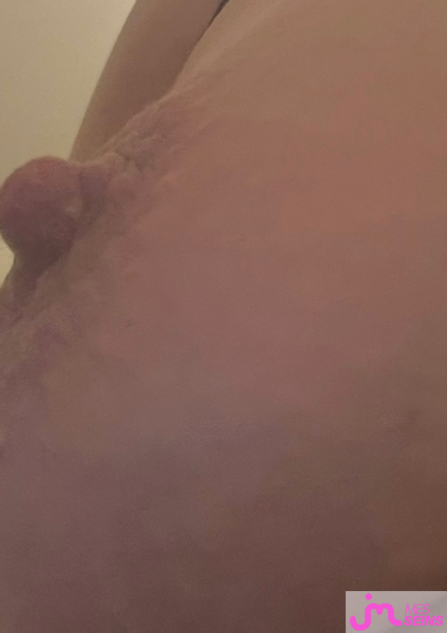 Les seins moyens de anaïs 307