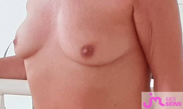 Les seins moyens de chicetsex62