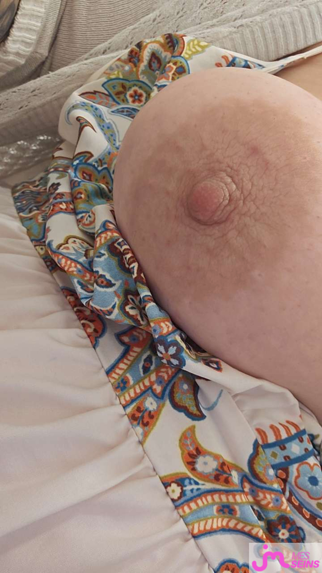 Les seins moyens de John1864