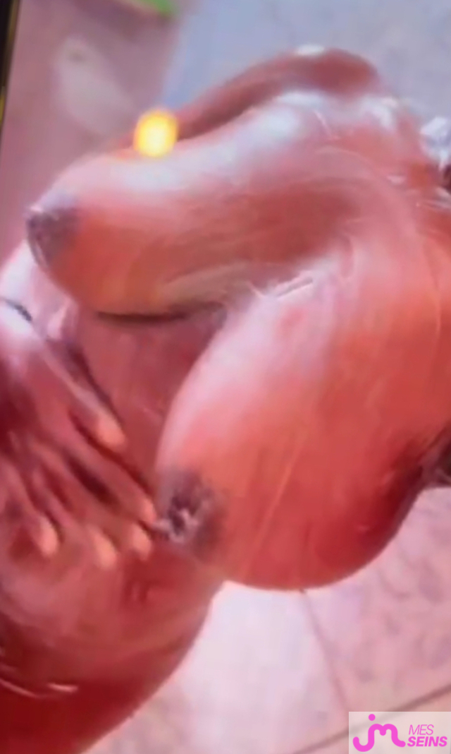 Les très gros seins de Linda black 